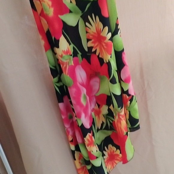 Women's pretty asymmetrical maxi dress - Picture 4 of 8